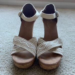 Toms Off White Lace Wedges
